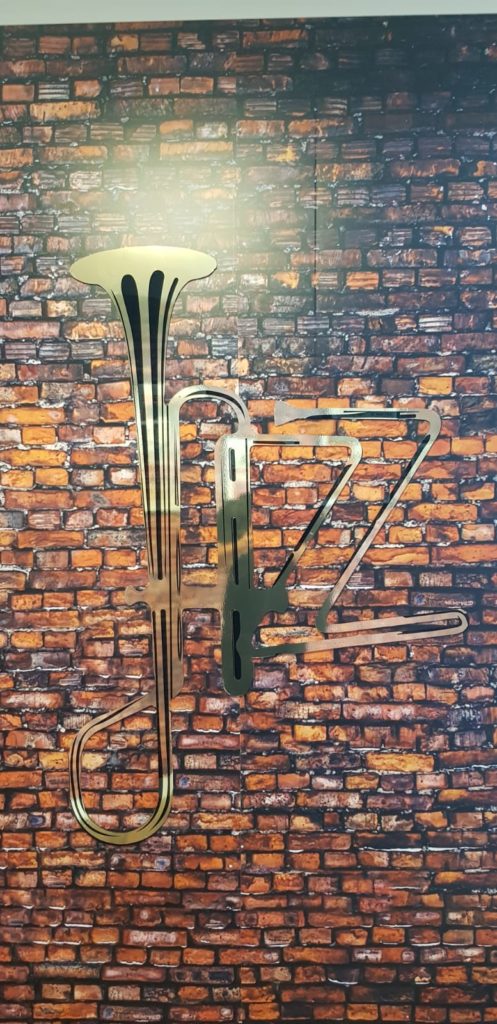 Décoration murale avec trompone au thème jazz et new york