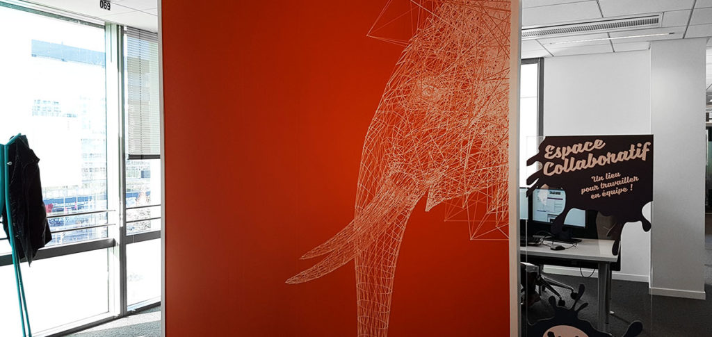 Décoration murale pour bureaux avec animal en lines drawing et peinture